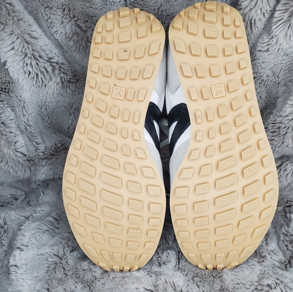 Veja White and Black Women's Sneakers - Picture 9 of 10
